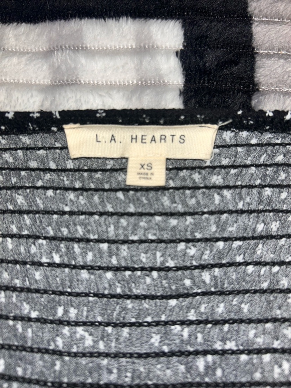 La Hearts Black Floral Ditsy Crop Top - Picture 6 of 6